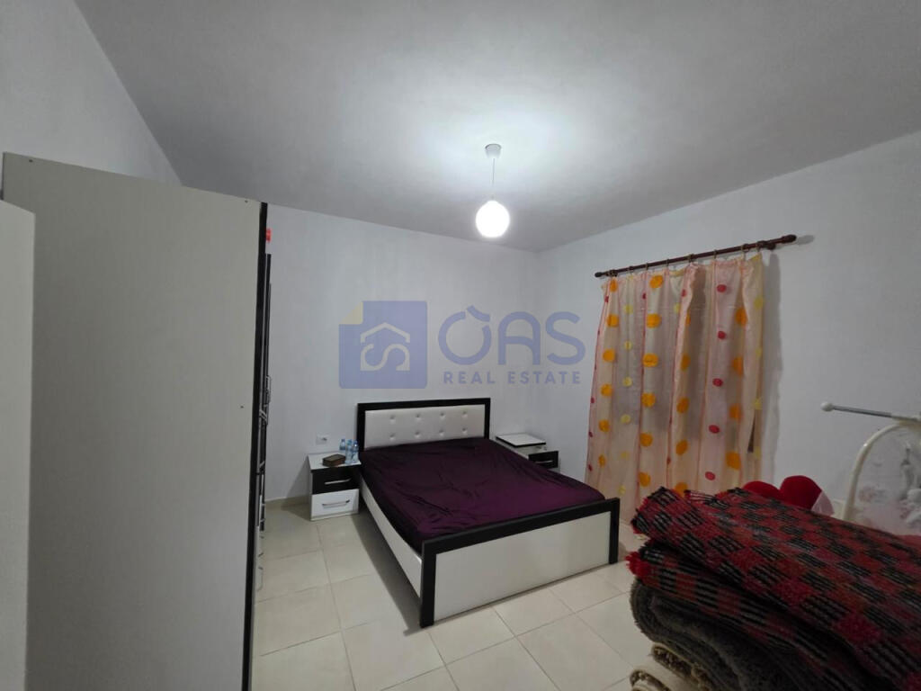 Appartamento 2+1 disponibile in affitto in una casa privata a Yzberisht.