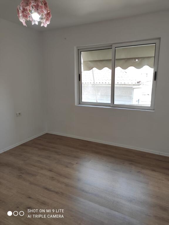 Shkolla Bashkuar për Shitje Apartament 1+1