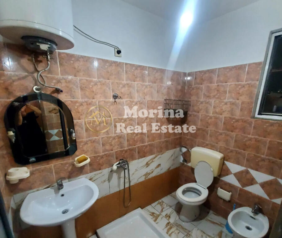 Qera, Hyrje Private 1+1, Siri Kodra