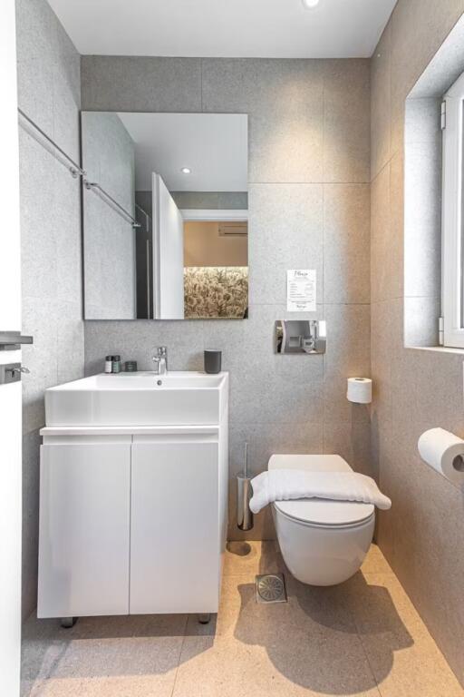 Super Hotel di Lusso in Affitto Vicino alla Stazione dei Treni (ID BH2) Tirana