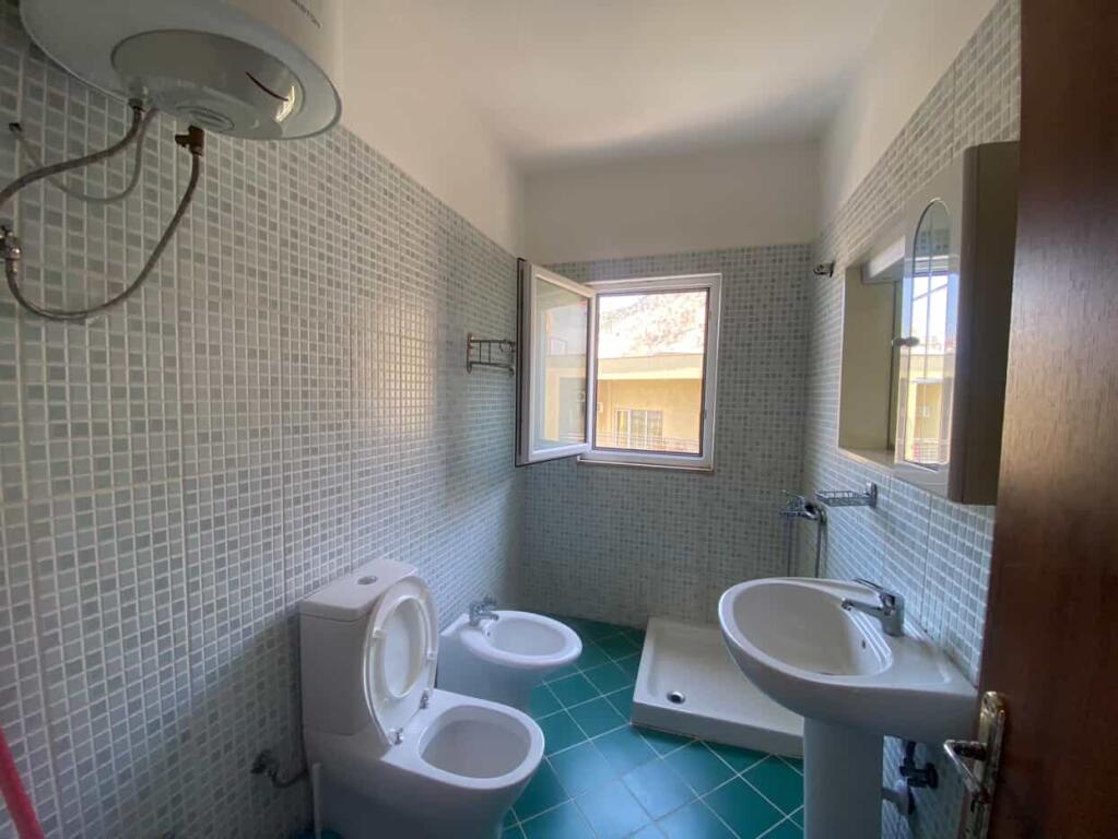 Shitet, Apartament 1+1, Shëngjin (Pranë Hotel Ermiri Palace)