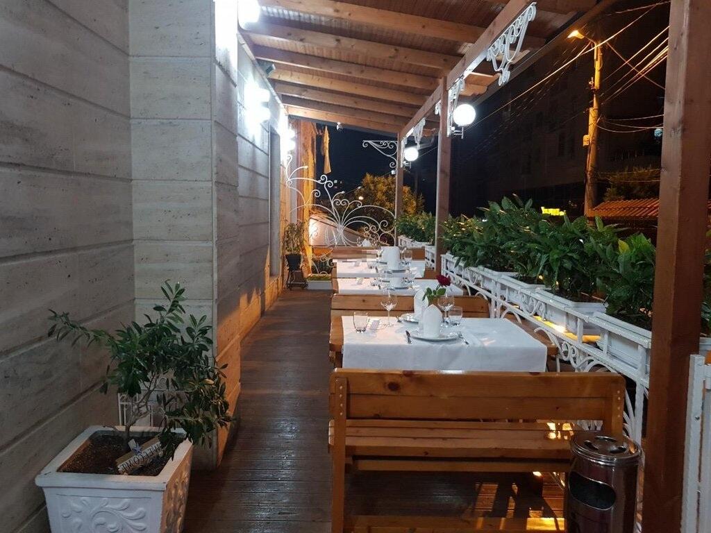 Golden Business Opportunity – Restaurant Fish Ready for Operation in the Heart of Tirana for Rent!