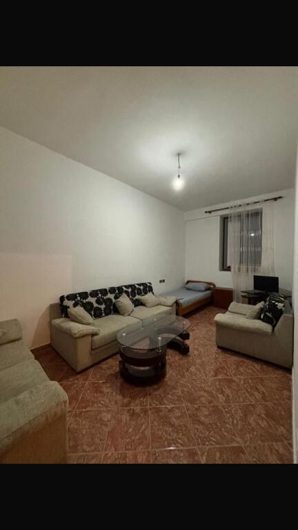 Jepet Me Qera Apartament 2+1+1 Ballkon