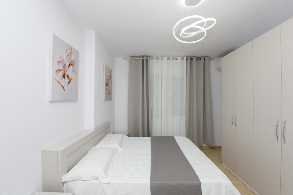 2+1 Apartment for Rent Near the School "Drita e Dijes", Vlorë
