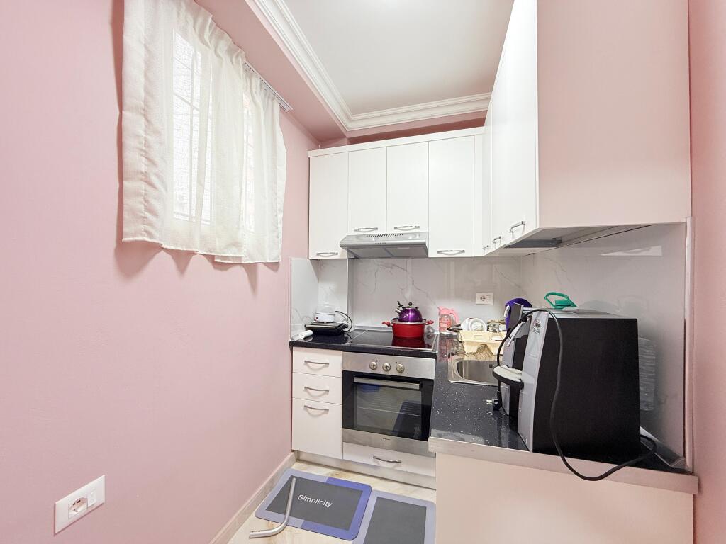 Jepet me Qira – Apartament 1+1 pranë Ambasadës Amerikane