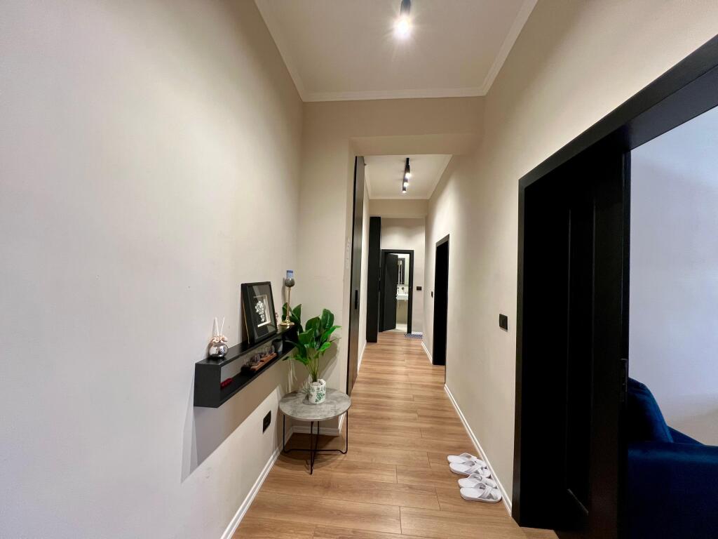 Qira Apartament 1+1+Ambient gatimi më vete "Shallvaret"- Tiranë.
