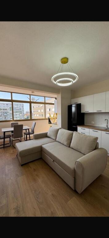APARTAMENT 2+1 ME QERA TE 21 DHJETORI, PRANE MONDIALIT