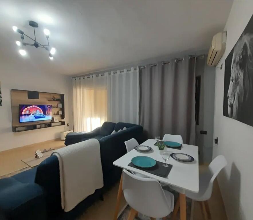 Jepet me qera Apartament 1+1 te Kafe Flora