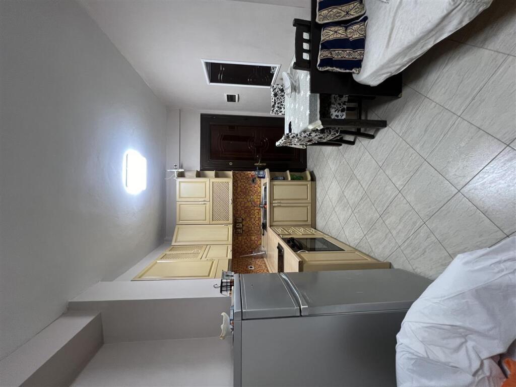 Një apartament 2+1 jepet me qera tek Sheshi Willson.