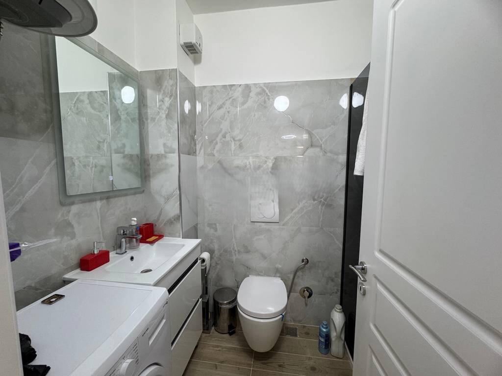 APARTAMENT 1+1 ME POST PARKIMI PËR QIRA PRANË PROKURORISË SË TIRANËS!