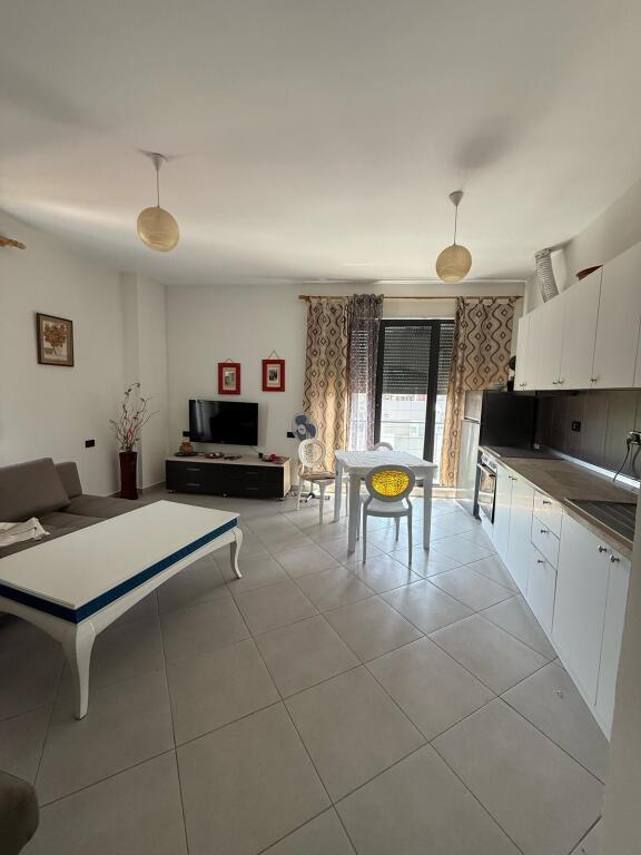 Një apartament 1+1 jepet me qera tek Amerikan 2, rruga Dibra.