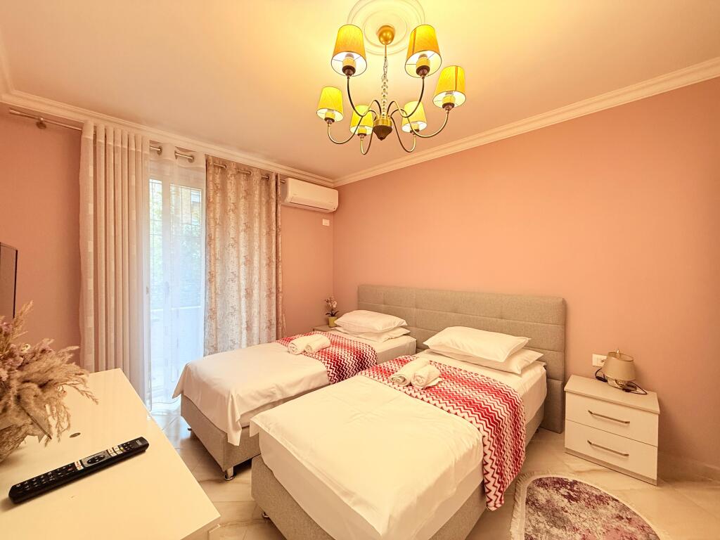 Jepet me Qira – Apartament 1+1 pranë Ambasadës Amerikane
