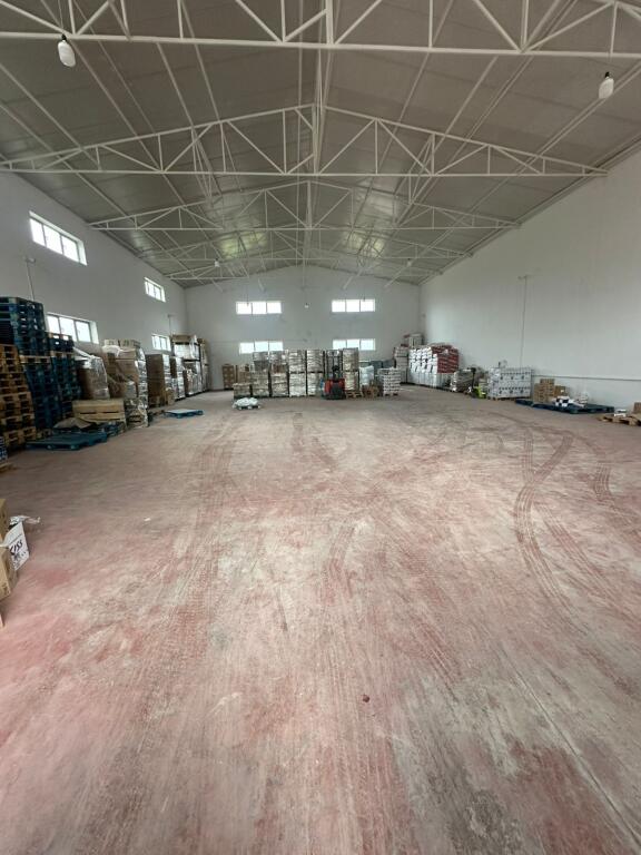 MAGAZZINO IN AFFITTO A BERZHITË – 520 m²