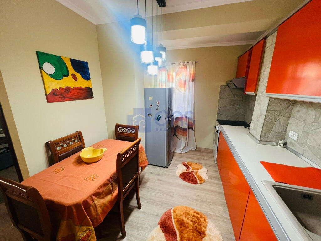 Appartamento 2+1 in affitto presso Komuna e Parisit.