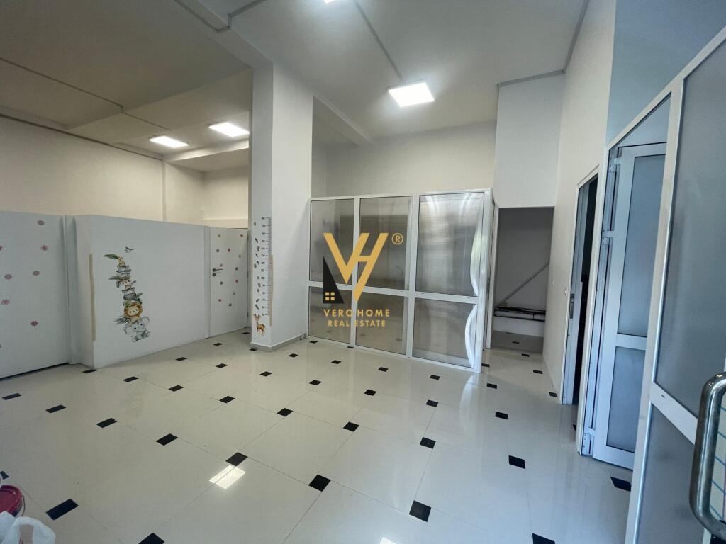 JEPET AMBIENT 100M2 ME QERA NE YZBERISHT