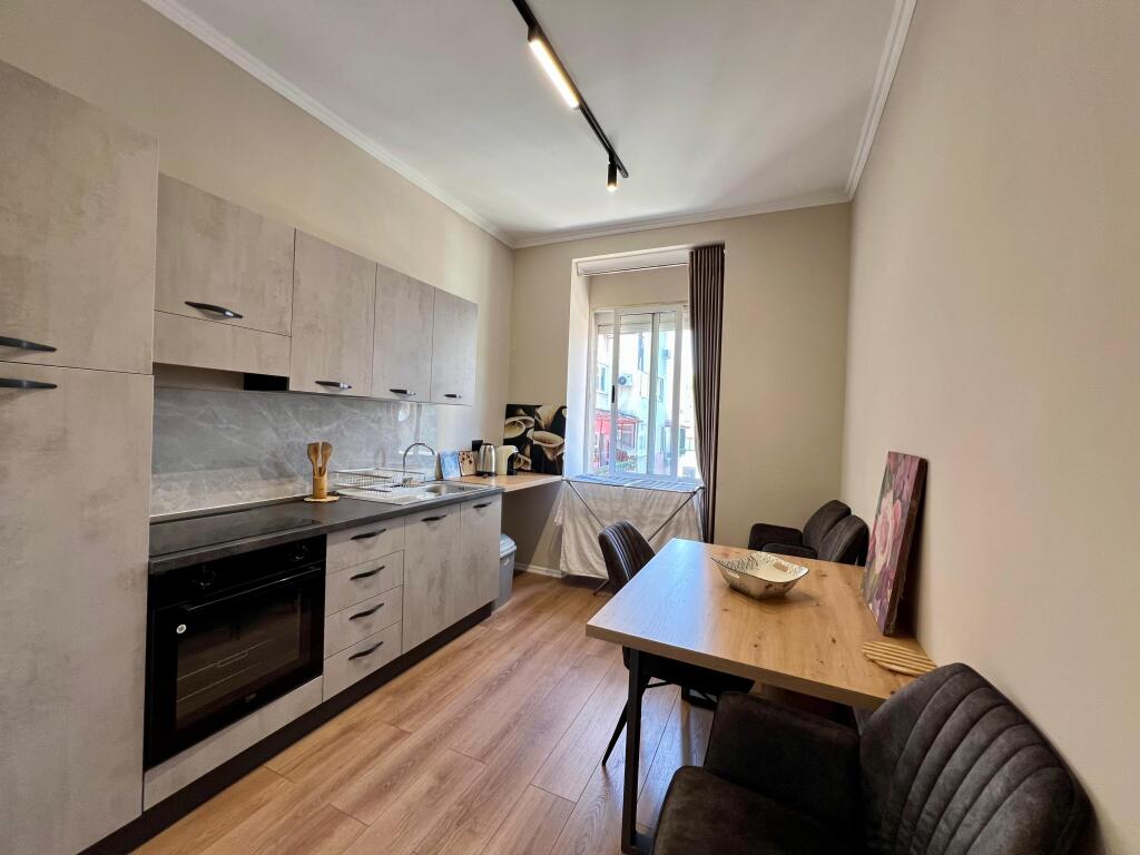 Qira Apartament 1+1+Ambient gatimi më vete "Shallvaret"- Tiranë.