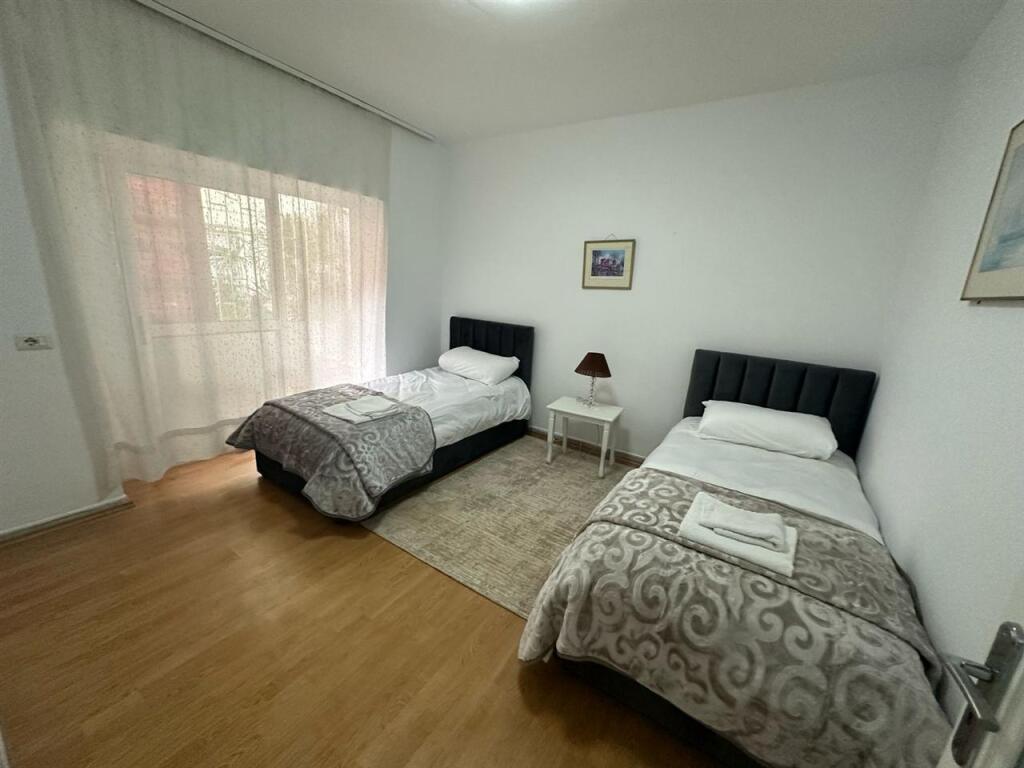 Apartament 3+1 me post parkimi në shitje në Brryli, Tiranë - 106 m²