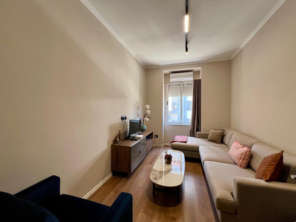 Qira Apartament 1+1+Ambient gatimi më vete "Shallvaret"- Tiranë.