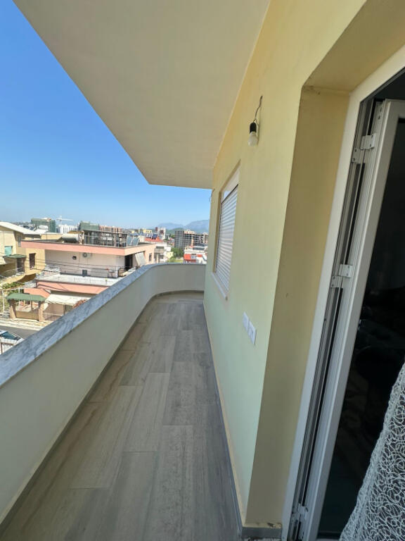 Qera Hyrje Private 2+1+Parkim, Kodra E Priftit.