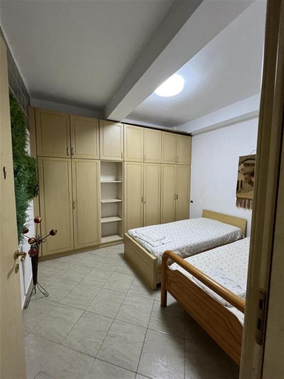 Një apartament 2+1 jepet me qera tek Sheshi Willson.