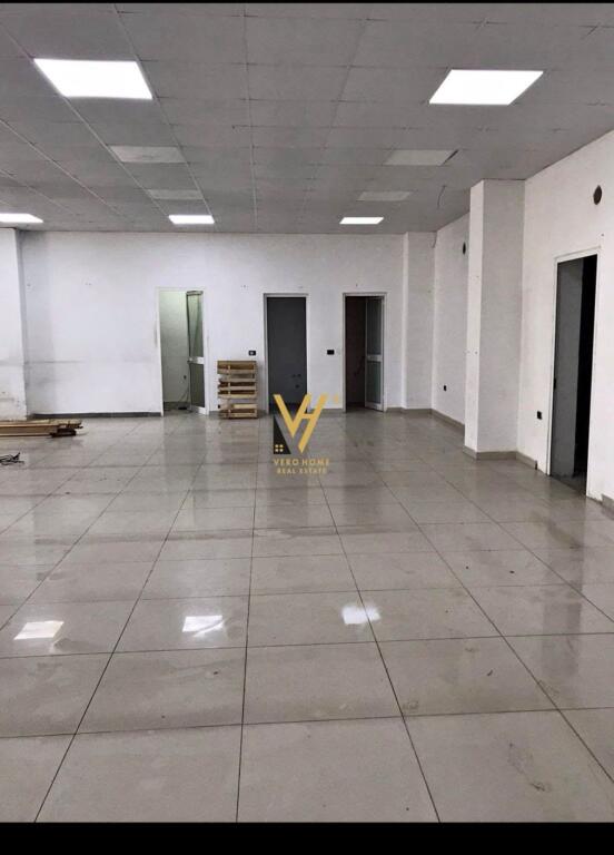 AMBIENT BIZNESI 220M2 ME QERA NE VAQARR