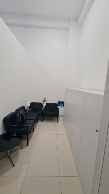 For rent a space of 110 m² on the ground floor in the "Kika 2" complex of Niku