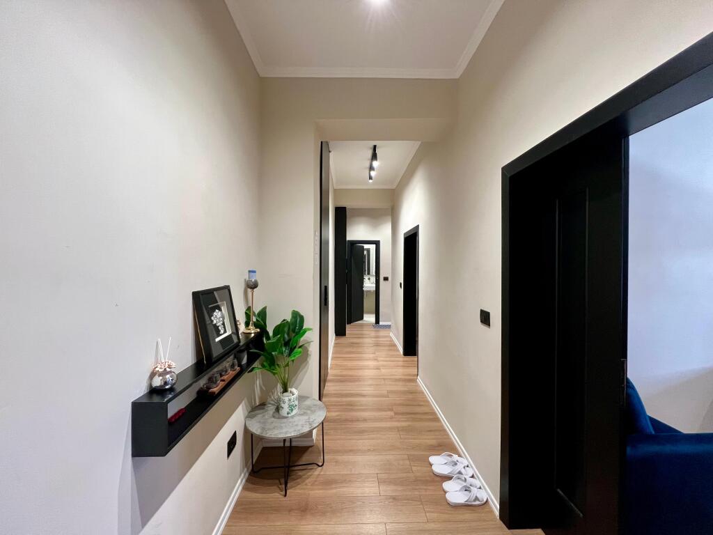 Qira Apartament 1+1+Ambient gatimi më vete "Shallvaret"- Tiranë.