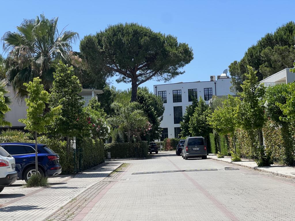 APPARTAMENTO IN VENDITA 1+1 + GIARDINO COMPLESSO LURA "GJIRI I LALZIT"