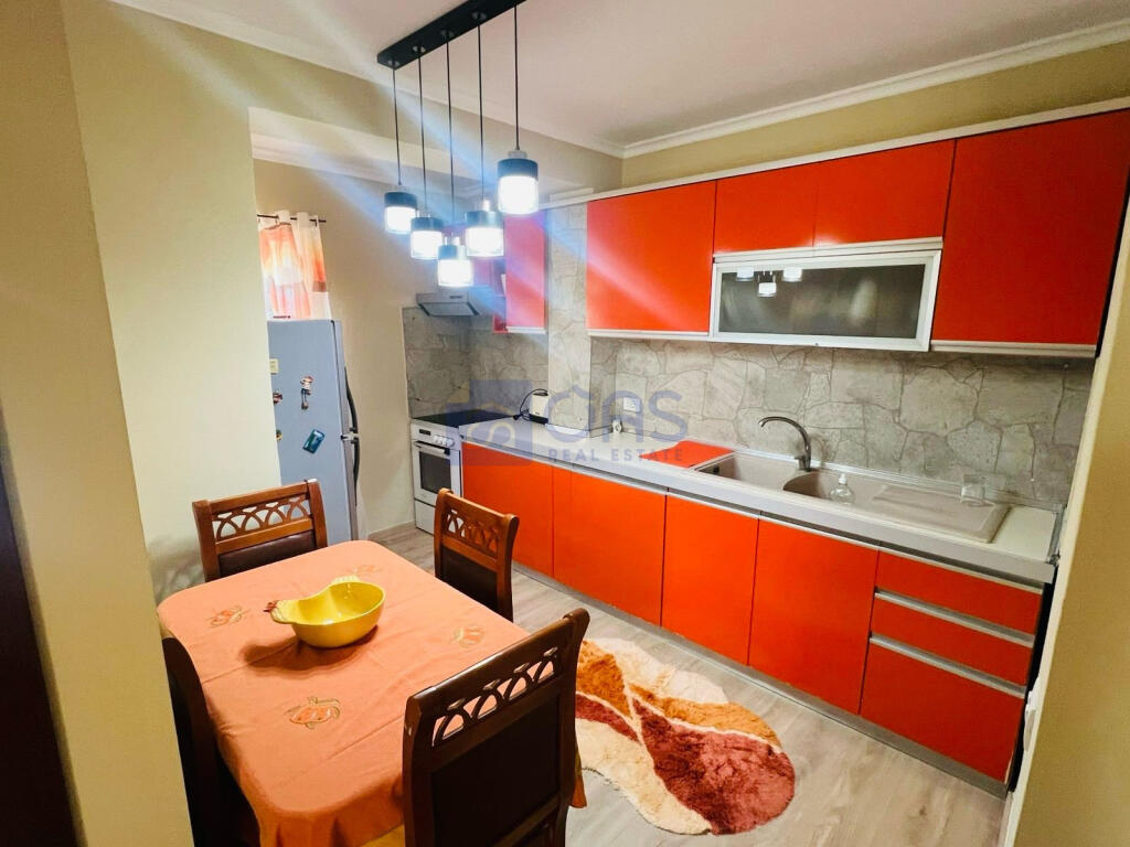 Appartamento 2+1 in affitto presso Komuna e Parisit.