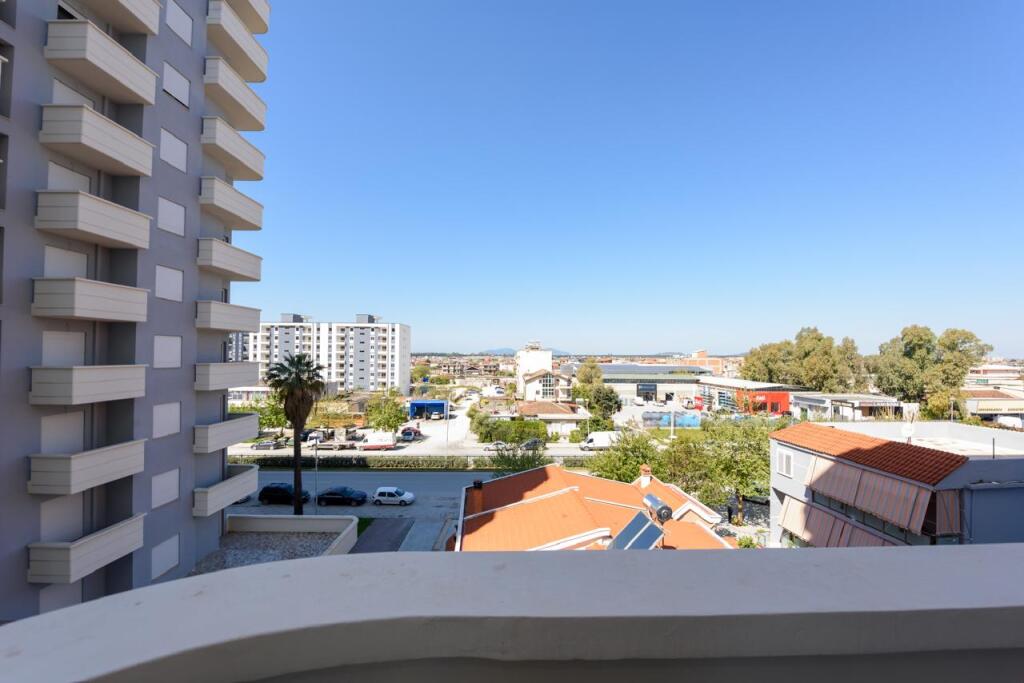 2+1 Apartment for Rent Near the School "Drita e Dijes", Vlorë