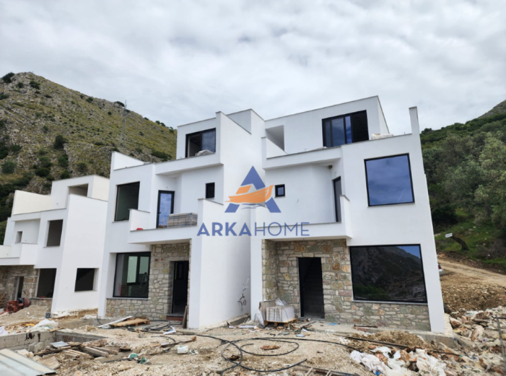 SHITET VILA LUKSOZE NE "BORSH" 270M2