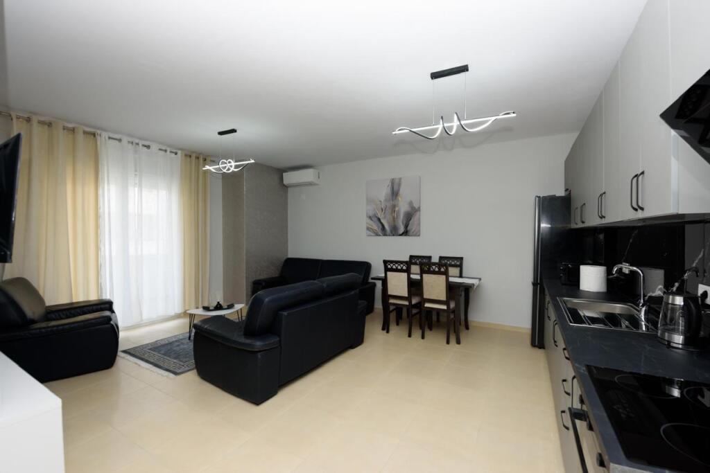 2+1 Apartment for Rent Near the School "Drita e Dijes", Vlorë