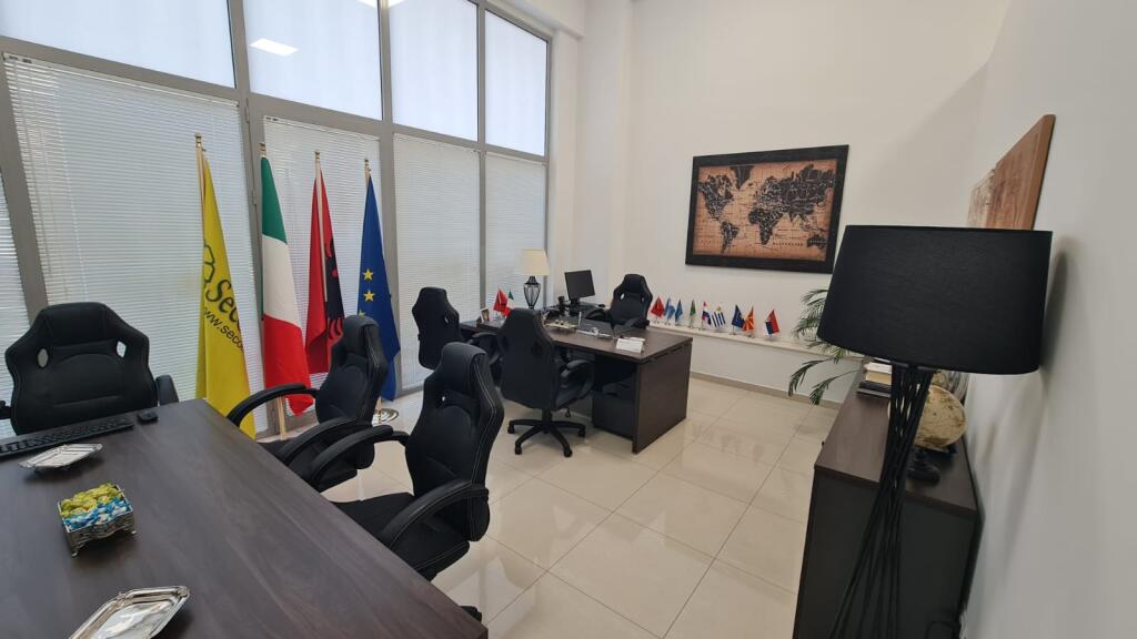 For rent a space of 110 m² on the ground floor in the "Kika 2" complex of Niku