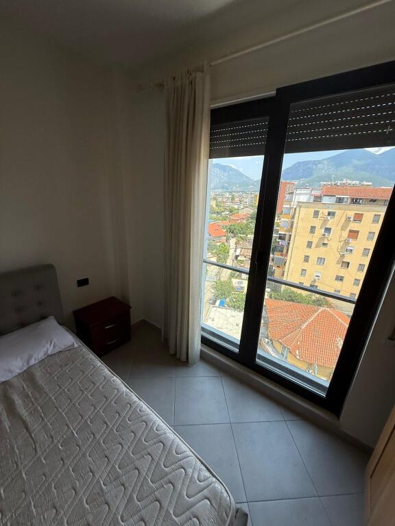 Një apartament 1+1 jepet me qera tek Amerikan 2, rruga Dibra.