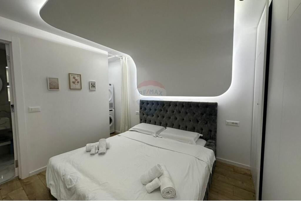 Studio Apartament, 21 Dhjetori