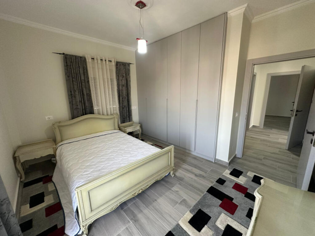 Qera Hyrje Private 2+1+Parkim, Kodra E Priftit.
