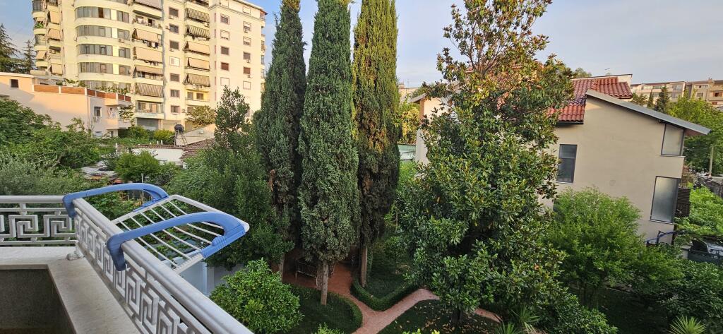 Apartament 2+1+2 për qira