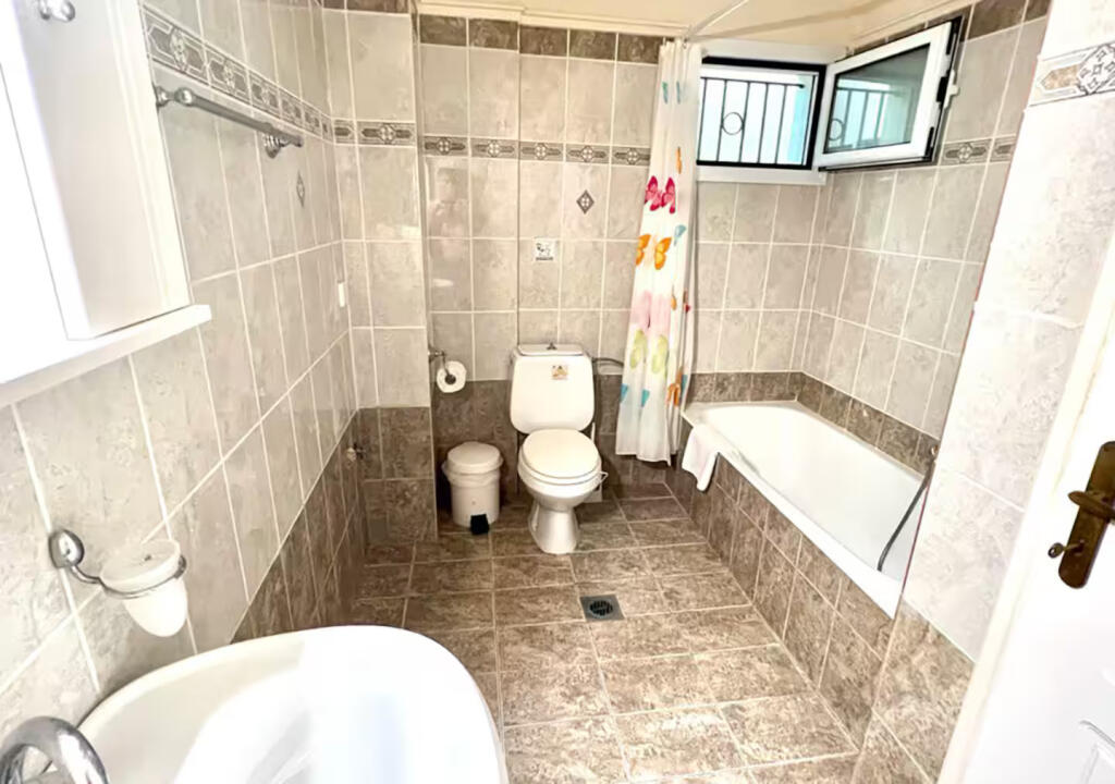 Apartament Me Qera 2+1 Tek Pazari I Ri (ID B221321) Tirane.