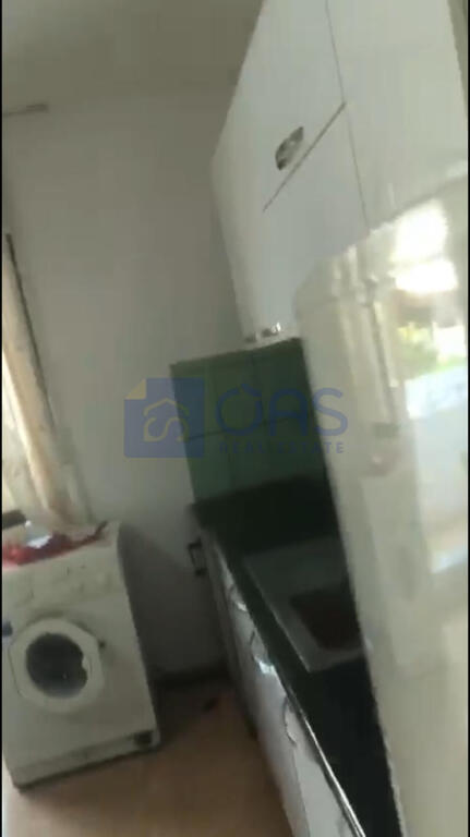 Un appartamento 1+1 è disponibile per affitto in una casa privata a Don Bosko.