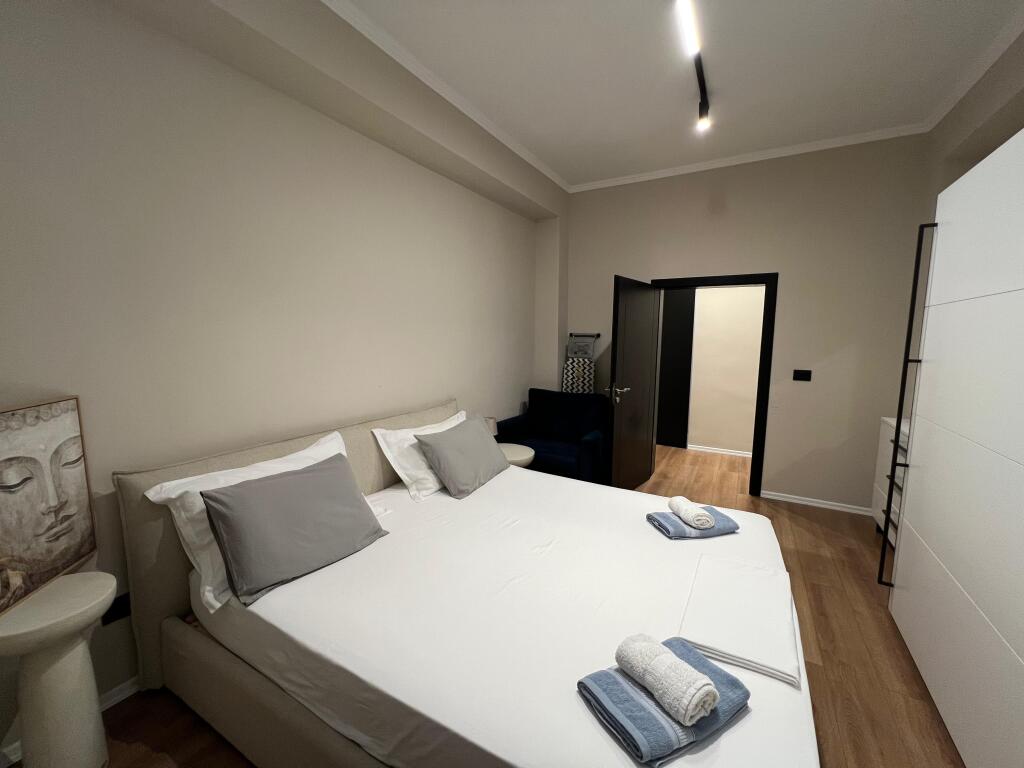 Qira Apartament 1+1+Ambient gatimi më vete "Shallvaret"- Tiranë.