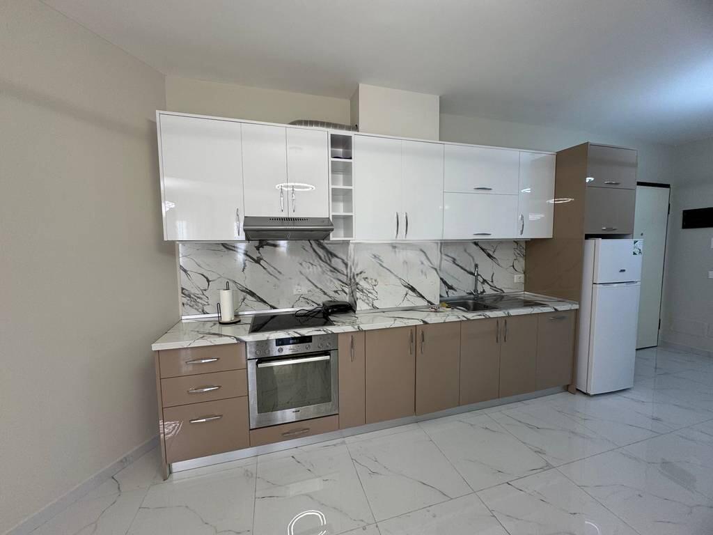 APARTAMENT 1+1 ME POST PARKIMI PËR QIRA PRANË PROKURORISË SË TIRANËS!