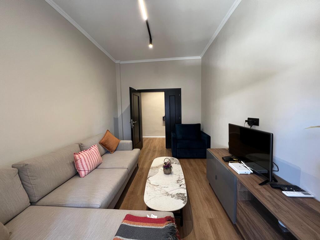Qira Apartament 1+1+Ambient gatimi më vete "Shallvaret"- Tiranë.