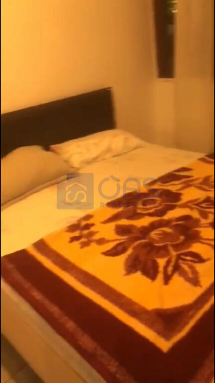 Un appartamento 2+1 è disponibile per affitto in una casa privata a Don Bosko.