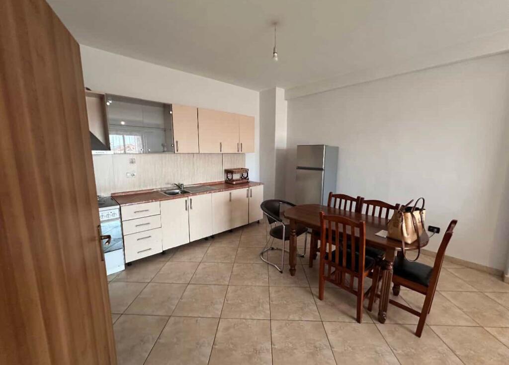 Apartament 2+1+2 me qera, mbrapa Artist, Astir