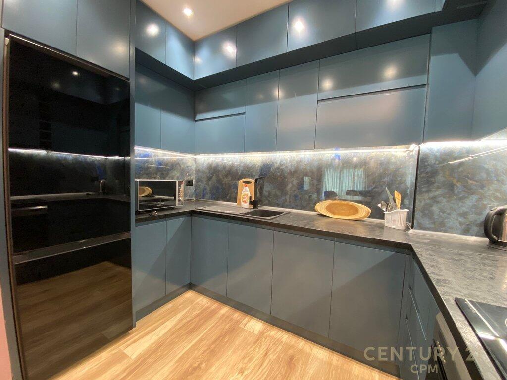 Apartament 1+1 Për Qira në Rrugën Siri Kodra, Tiranë