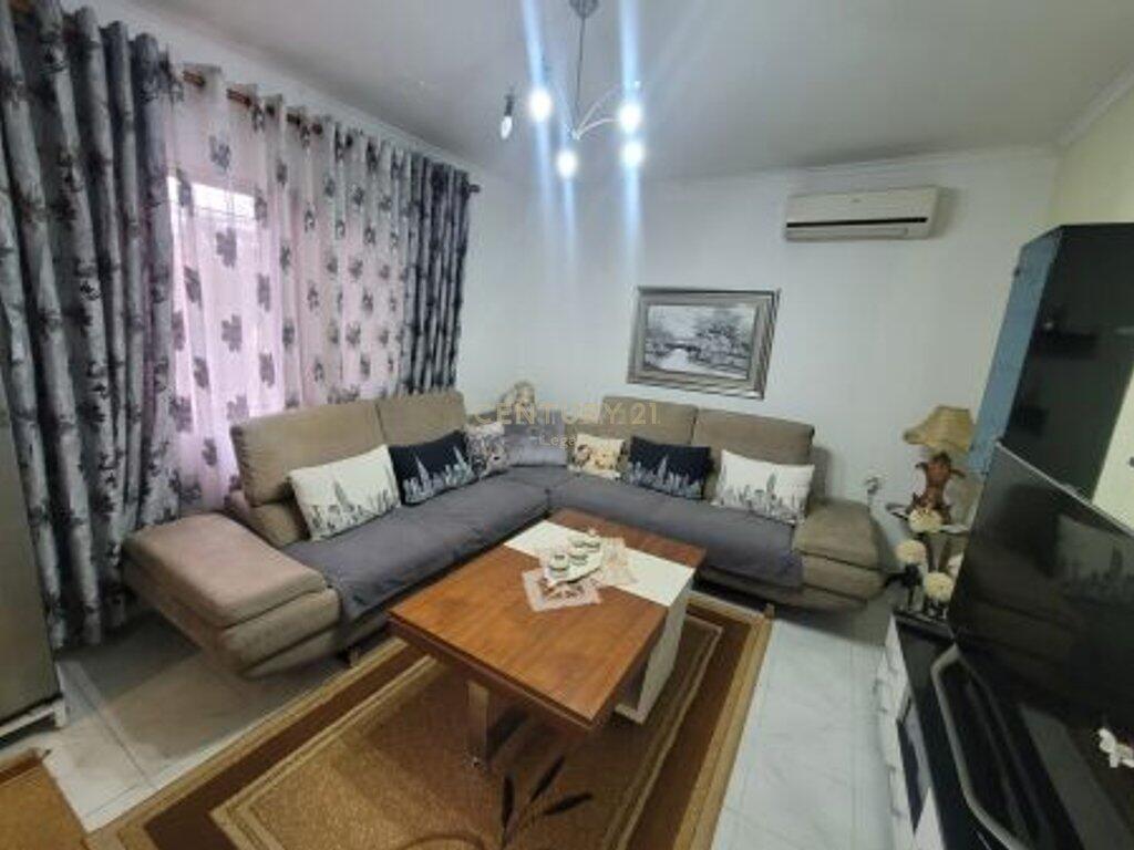 Shtepi private për shitje 1+1 afer Freskut Tiranë.