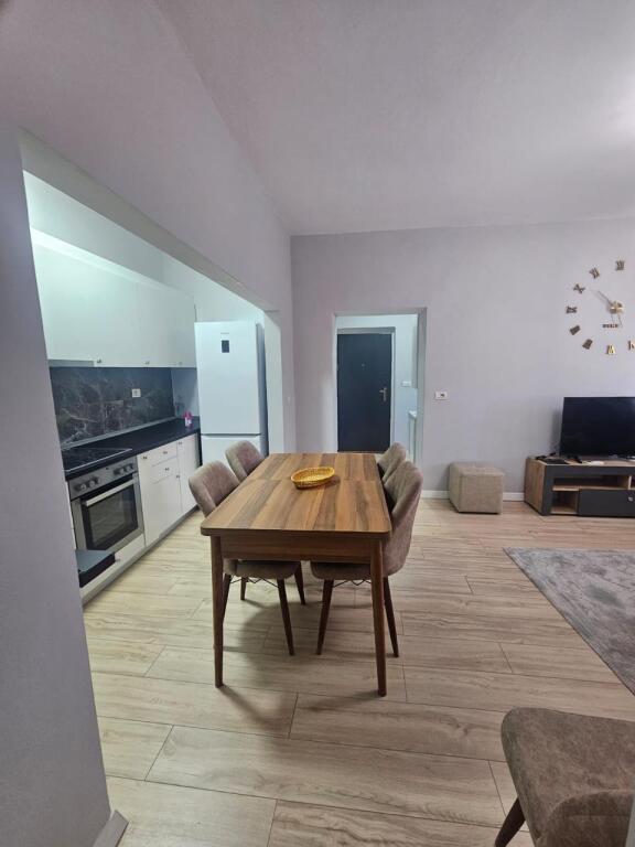 APARTAMENT 1+1 PER QERA PRANE "21 DHJETORIT"!