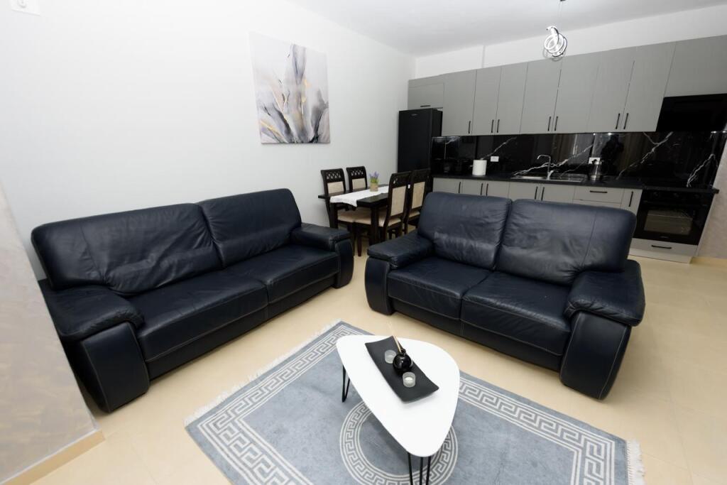 2+1 Apartment for Rent Near the School "Drita e Dijes", Vlorë