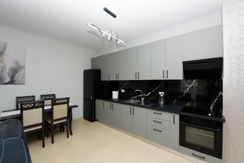 2+1 Apartment for Rent Near the School "Drita e Dijes", Vlorë