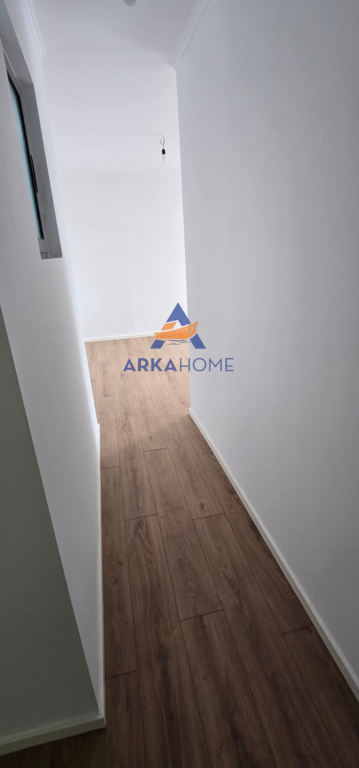 SHITET APARTAMENT 1+1+BALLKON "TE RRUGA IRFAN TOMINI, PERBALL KOMPLEKSIT DELIJORGJI".